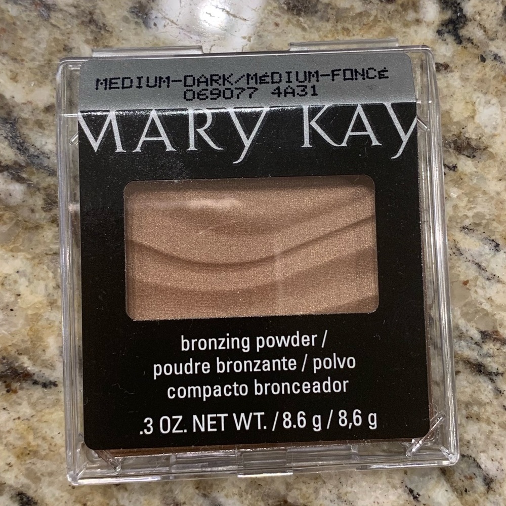 Mary Kay Bronzing Powder Medium Dark